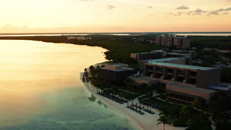 Romantischer-Sonnenuntergang-über-Punta-Nizuc,-Cancun---Mexiko