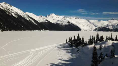 Fantastic-Scene-of-snow-covered-frozen-Garibaldi-Lake-in-Winter