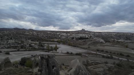 Landscape-Of-Caves-With-Overcast-In-The-Town-Of-Goreme-In-Cappadocia,-Turkey