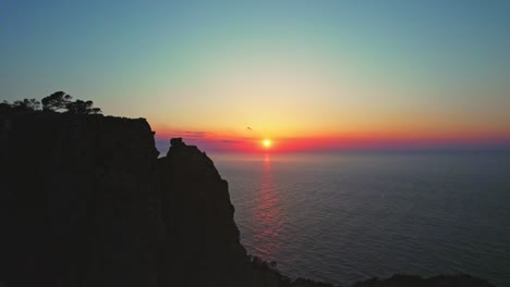 Schöner-Sonnenuntergang-An-Der-Küste-Von-Ibiza