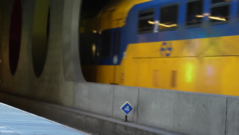 NS-Sprinter-Lighttrains-Passing-By-The-Station-Platform-In-Rotterdam-Blaak,-Netherlands