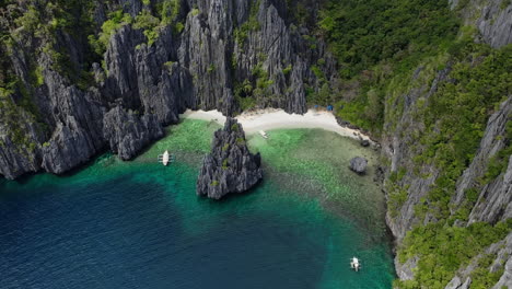 Drone-shot-of-secret-lagoon-in-El-Nido,-Palawan,-Philippines