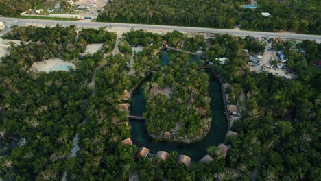 Atemberaubende-Schönheit-Eines-Luxuriösen-Cenote-Resorts-In-Mexiko-Mit-Diesem-Atemberaubenden-4k-Drohnenvideo