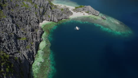 Tilt-shot-revealing-beautiful-tropical-islands