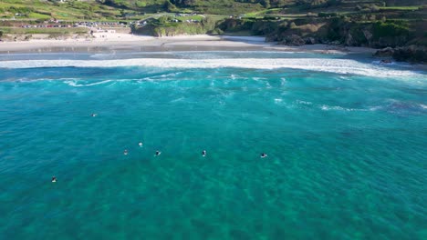Surfen-Am-Strand-Von-Caión-Im-Sommer-In-Galizien,-Spanien