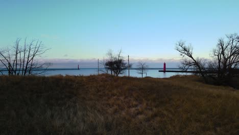 Lighthouses-at-the-mouth-of-the-Bay-as-seen-from-Muskegon's-horseshoe