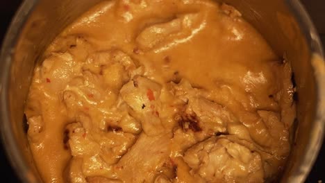 Delicious-spicey-chicken-curry-with-lemon-in-a-pot