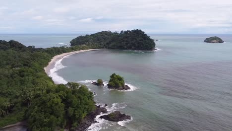 Luftaufnahme-Des-Manuellen-Antonio-Parks-In-Costa-Rica-In-Mittelamerika