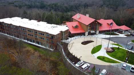Hocking-Hills-State-Park-Lodge,-in-South-Eastern-Ohio,-aerial-drone