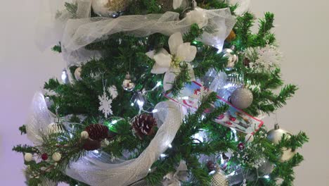 Christmas-tree-with-white-flowers