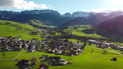 Am-Fuße-Des-Alpsteingebirges-In-Der-Nordostschweiz-Liegt-Die-Stadt-Appenzell