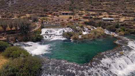 Südamerikanische-Lagunen-Und-Wasserfälle-Von-Huancaya-In-Der-Provinz-Yauyos,-Peru