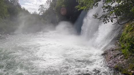 Herrlicher-Wasserfall-Im-Land-Von-Slowenien