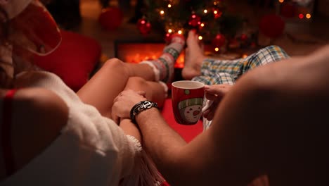 Couple-drinking-tea-on-Christmas-eve