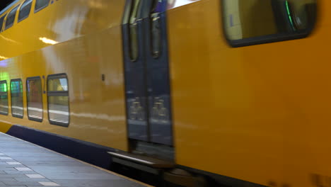 Intercity-NS-Sprinter-Lighttrain-Arrived-At-The-Rotterdam-Blaak-Station-In-Rotterdam,-Netherlands