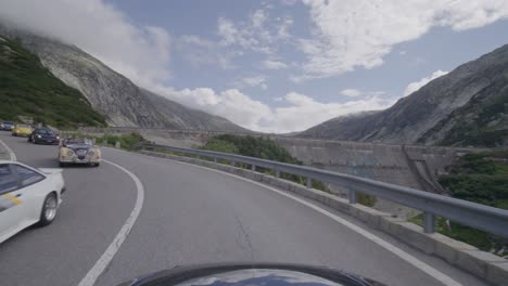 Conduciendo-Desde-El-Grimsel-Hasta-El-Paso-De-Furka-A-Través-Del-Famoso-Valle-En-Los-Alpes-Suizos
