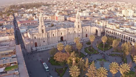 Atardecer-Catedral-De-Arequipa,-Perú