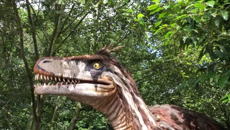 Dinosaurio-En-Un-Bosque-De-La-Selva