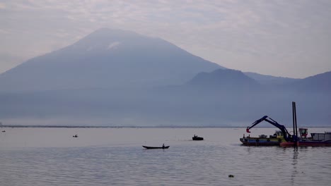 Lake-with-mountain-on-the-background-in-Rawa-Pening,-Semarang,-Indonesia