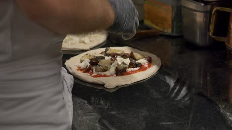 Making-pizza-4K