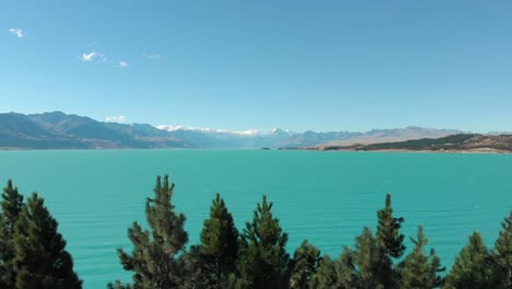 Aerial-parallel-view-of-lake-pukaki,-as-seen-from-the-opposite-side-of-Mount-Cook