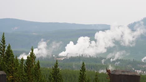 yellowstone-geysers-seen-from-far-away