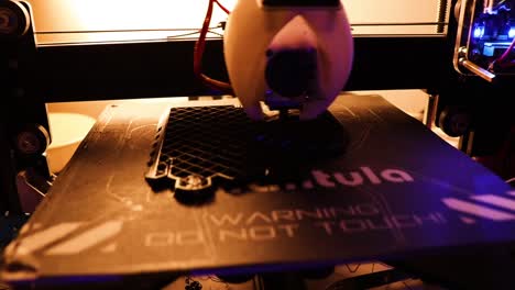 Front-on-timelapse-of-an-FDM-3D-printer-printing-an-object