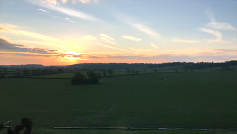 Leicestershire-Sonnenaufgang-Schuss-Mit-Goldenem-Horizont-In-Der-Englischen-Landschaft
