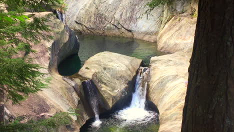 Wasserfälle-In-Warren,-Vermont