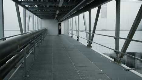 Puente-Sobre-Gran-Matadero-Industrial-En-Dinamarca