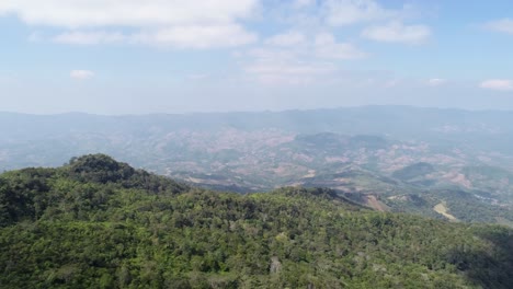 Antena-Sobre-Terreno-Montañoso-Que-Revela-Una-Deforestación-Devastadora