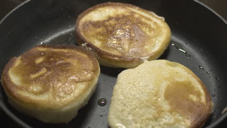 Making-delicious-pancakes-for-breakfast---close-up
