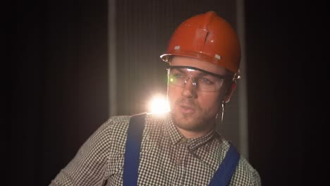 Workman-wears-goggles-and-hard-hat-and-gets-to-work
