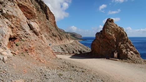 Unbefestigte-Küstenstraße-Entlang-Der-Küste-Von-Kreta-In-Richtung-Balos-Strand