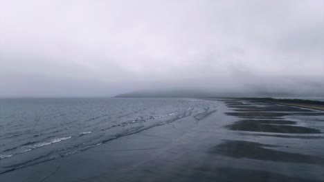 Luftaufnahme-Von-Einem-Auto-In-Island-Im-Sommer-2019