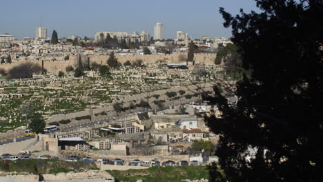 Panning-view-of-Jerusalem's-temple-mount
