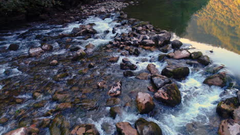 small-rapids-on-the-Kolpa-river,-water-splashing-and-rocks