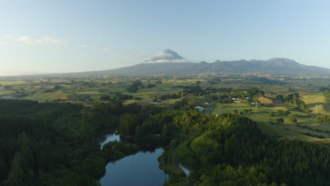 Luftbild,-Flug-Zum-Mount-Taranaki-In-Neuseeland