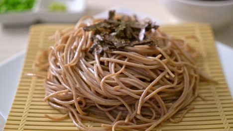 cold-buckwheat-soba-noodles-or-zaru-ramen---Japanese-food-style