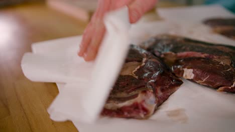 Drying-the-the-moist-from-the-steak-slices-with-the-tissue-paper-or-towel