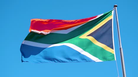 Südafrikanische-Flagge-Flattert-In-Zeitlupe