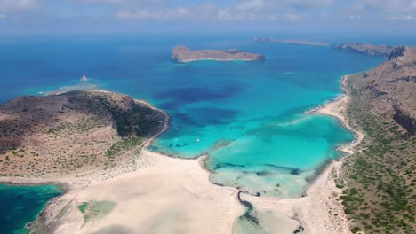 panoramic-view-of-Balos-lagoon,-turquoise-waters,-white-sand-and-islets