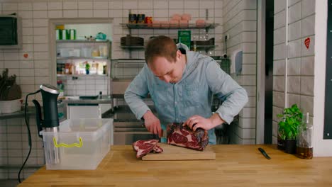 View-of-a-man-slicing-the-steak-with-ss-sharp-knife