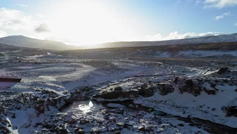 El-Impresionante-Terreno-Blanco-Como-La-Nieve-Brillante-De-Islandia-Durante-El-Invierno---Antena