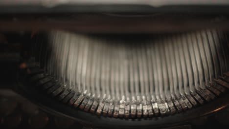 Macro-pan-left-to-right-across-vintage-Underwood-typewriter