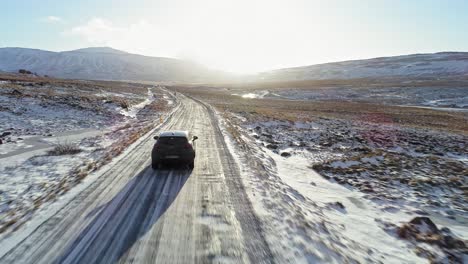 Un-Viaje-Por-Carretera-A-Través-Del-País-Nevado-De-La-Isla-En-Islandia---Antena