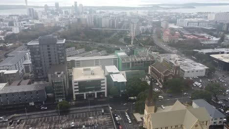 Drohne-Geschossen-Von-Der-Kirche-Zum-Himmel-Stadt-Und-Blick-Auf-Auckland