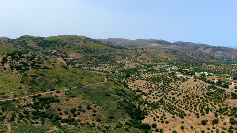 Luftaufnahme-Der-Wunderschönen-Sanften-Hügellandschaft-Auf-Kreta