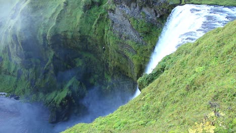Icelandic-waterfall,-skogarfoss-at-skogar-in-south-Iceland