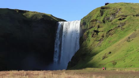 Icelandic-waterfall,-famous-tourist-attraction,-Skogarfoss-in-south-Iceland